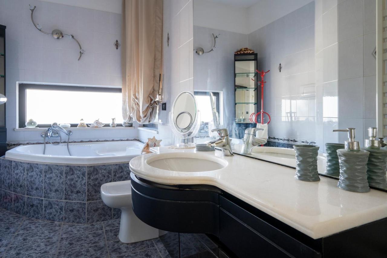 Grazia Attic Apartment With Terrace Trani Exterior photo