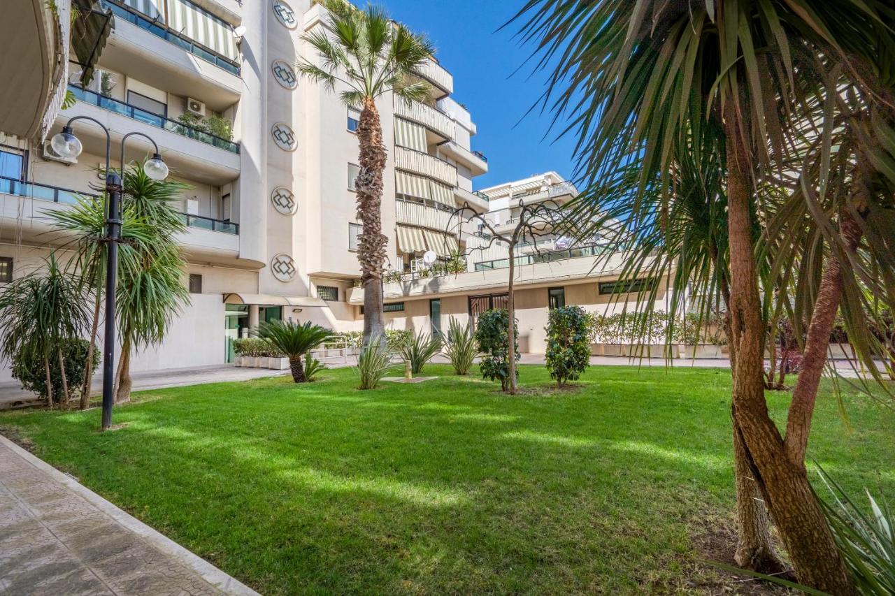 Grazia Attic Apartment With Terrace Trani Exterior photo